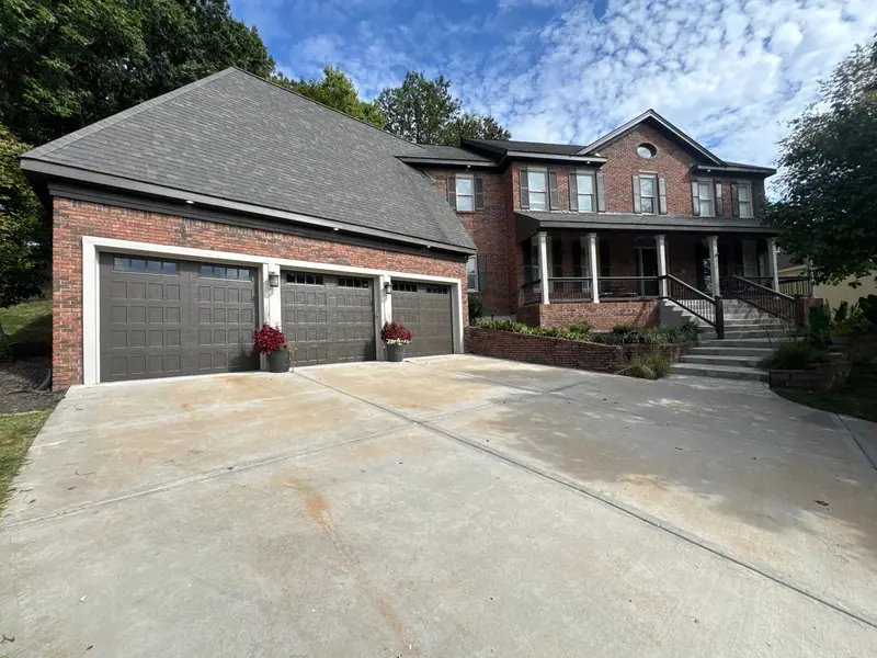 A Kansas City-area home painted by Arrowhead Painting