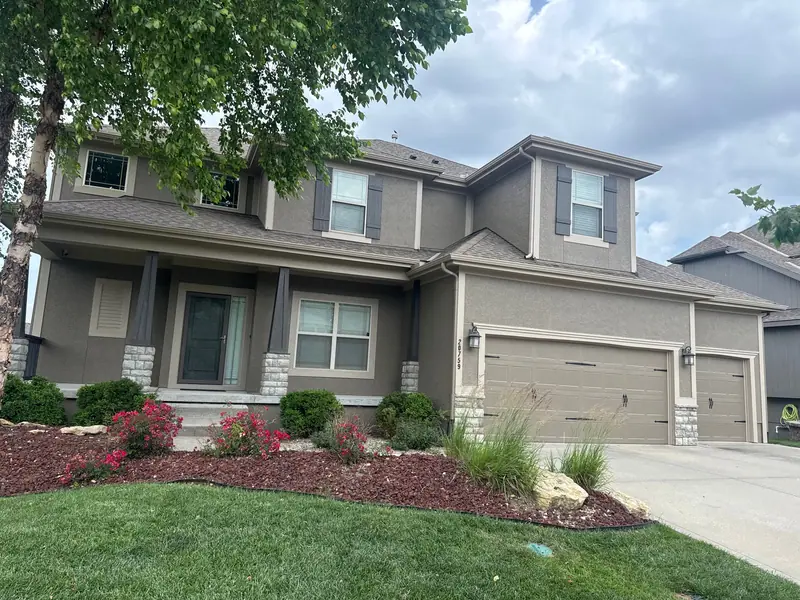 A Lenexa-area home painted by Arrowhead Painting
